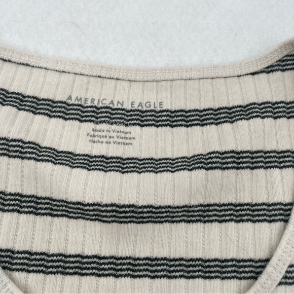 AMERICAN EAGLE Women’s Cropped Short sleeved Striped T-shirt Button up V-neck XS - Picture 3 of 5
